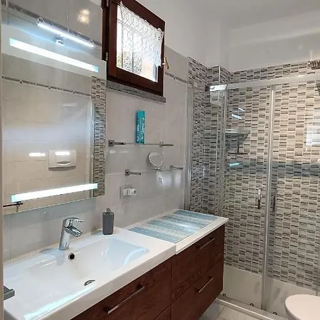 House In A Beautiful With Garden, Swimming Pool And Parking Spot - Larihome A07 Holiday home