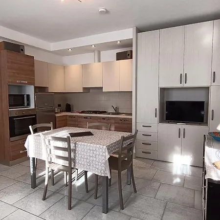 Ferienhaus House In A Beautiful With Garden, Swimming Pool And Parking Spot - Larihome A07 *