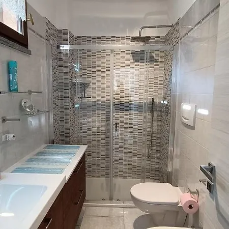 House In A Beautiful With Garden, Swimming Pool And Parking Spot - Larihome A07 Nyaraló *
